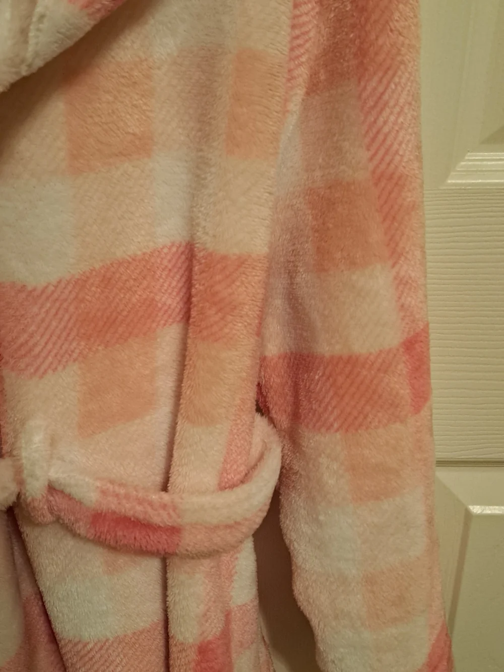 Eddie Bauer Girls Cozy Pink and Cream Plaid Plush Hooded Robe, good preloved.